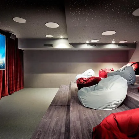 Hotel Berghof Crystal Spa & Sports-2
